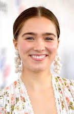 Haley Lu Richardson como 