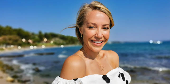 6:00 PM: New: A Place in the Sun | Channel 4 | 1/9 2026