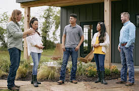 Fixer Upper: Welcome Home, Season 1: From Scrappy Barn to Modern Charm