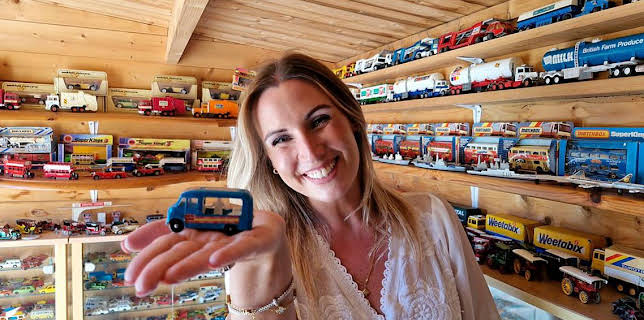 4:30 PM: The Travelling Auctioneers (S5) | BBC One | 1/7 2026