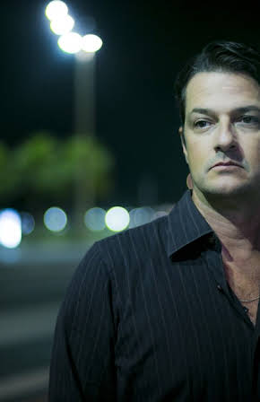 Marcelo Serrado as 