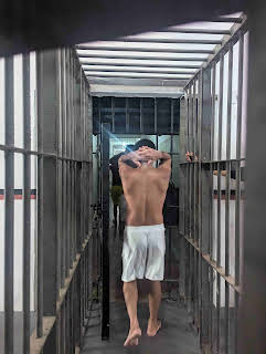 02:45: Überleben hinter Gittern | ZDFinfo | 8/27 2026
