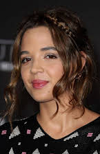 Georgie Flores som Callie