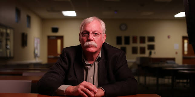 18:00: Devil Among Us (S1 E2) (S1) | Investigation Discovery | 11/9 2025