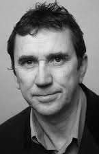 Phil Daniels como 
