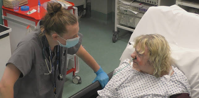 10:05 PM: 24 Hours in A&E | Channel 4 | 12/10 2025