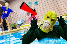 SuperHeroKids: Noah's Swimming Pool Sea Monster!