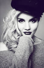 Emerald Fennell som 