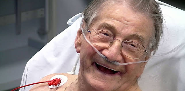 11:05 PM: 24 Hours in A&E | More 4 | 12/17 2025