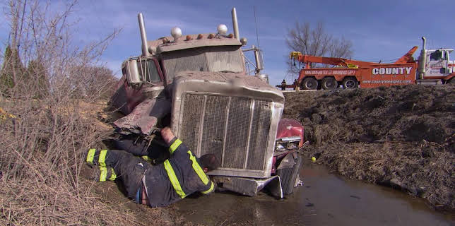 07:00: Heavy Rescue: 401 (S6 E12) (S6) | TV10 | 12/2 2025