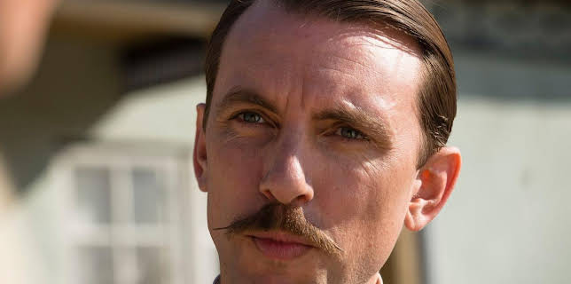 Seaside Hotel (S01/E03)