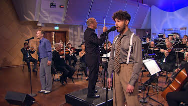 23:10: KORK spiller David Bowie | NRK 2 | 9/25 2026