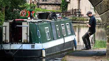 7:30 PM: Canal Boat Diaries (S1) | BBC Four | 4/9 2026