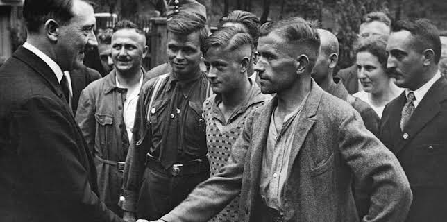 03:30: De som kjente Hitler: Populist | NRK 1 | 1/12 2026