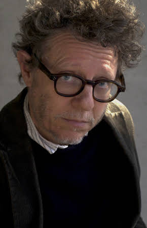 Jeff Preiss as Director