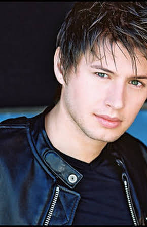 Edward DeRuiter as 