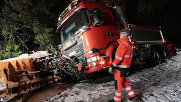 21:00: Ice Road Rescue (S10 E8) (S10) | National Geographic | 3/26 2026