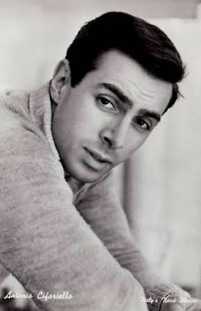 Antonio Cifariello as 