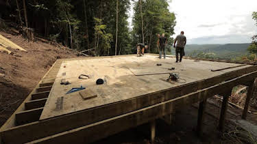 1:00 PM: Building Off The Grid (S6) | Discovery Channel | 4/8 2026