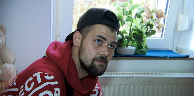 02:00: Hartz und herzlich (S5 E17) (S5) | RTL 2 | 12/9 2025