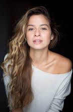 Zara Michales som Ellie