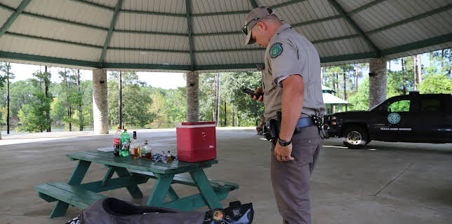 12:10: Lone Star Law (S1 E2) (S1) | Animal Planet | 2/12 2026