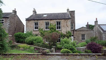 02:00: En plats på landet (S32 E33) (S32) | TV8 | 1/11 2026