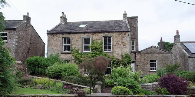 01:00: En plats på landet (S32 E33) (S32) | TV8 | 1/11 2026