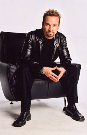 Colin Cunningham as 