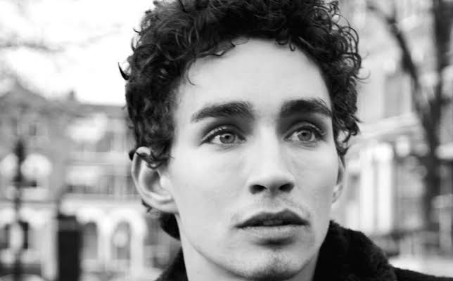 Robert Sheehan