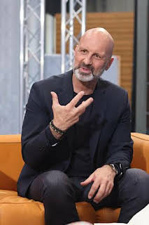 05:01: Suisse en scène | TV5MONDE | 4/2 2026