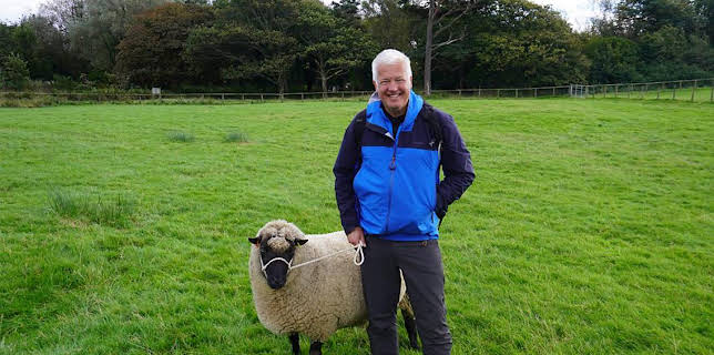 9:00 AM: Weatherman Walking | BBC Two | 12/14 2025