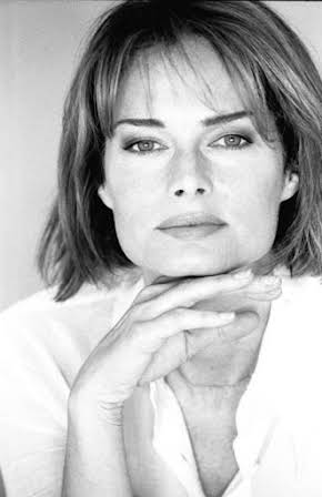 Lara Lamberti as Gedren's Handmaid