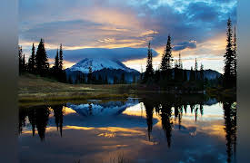 Wonders of the National Parks: A Geology of North America: Mount Saint Helens, Lassen Volcanic, Rainier