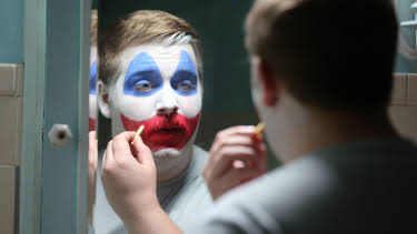 23:35: Der ondskapen bor (S4 E1) (S4) | FEM | 4/20 2026