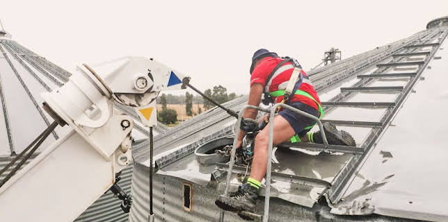 12:00 AM: Extreme Tow Truckers (S2 E9) (S2) | Paramount | 3/5 2026