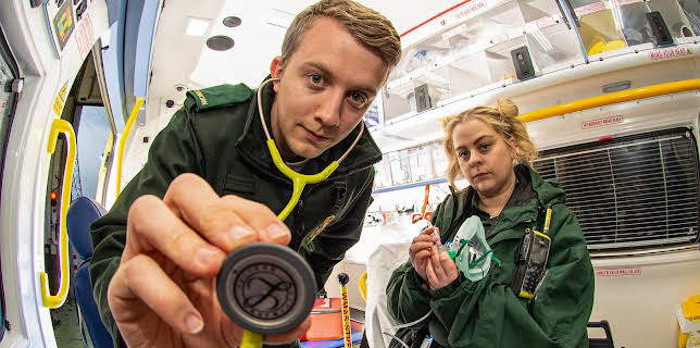 9:00 PM: 999: On the Front Line | More 4 | 2/1 2026