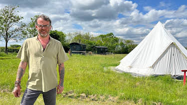 1:00 PM: Four in a Bed | Channel 4 | 1/1 2026