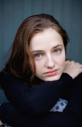 Miranda Frangou as Queenie