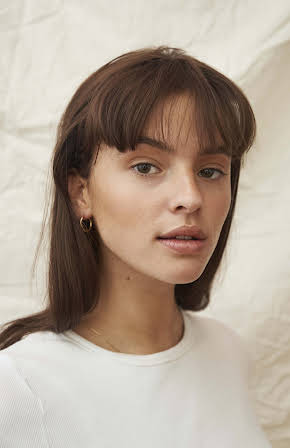 Marie Boda as 