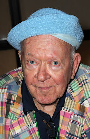 Richard Erdman as 