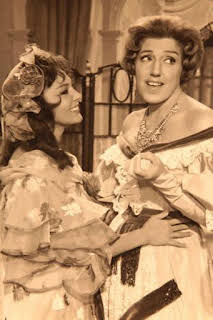 17:18: La Mary, la reina del Paral·lel | Canal 33 | 4/1 2026