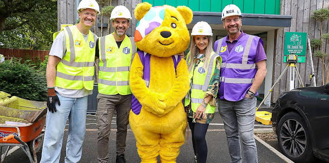 9:00 PM: DIY SOS | BBC One Oxfordshire | 11/13 2025