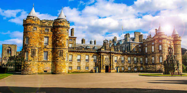 8:00 PM: Holyroodhouse: A Royal Residence | Channel 5 | 2/13 2026