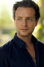 Andrew Gower como 