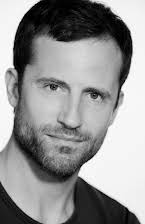 Jonathan Forbes como 