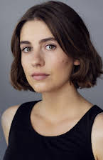 Nathalie Morris como 