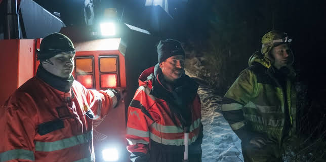 11:00 PM: Ice Road Rescue | Nat Geo Wild | 11/18 2025