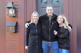 Hunting Vintage, Season 1: Vintage Colonial in Marblehead