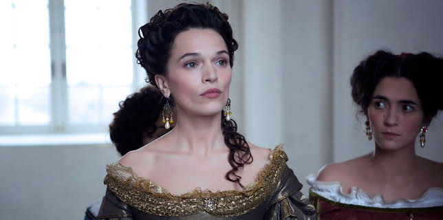 04:00: Versailles (S01/E06) | One | 2/1 2026